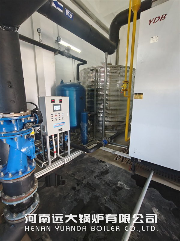 1800KW Vacuum Gas Hot Water Boiler For Hotel School Buildings Central Heating