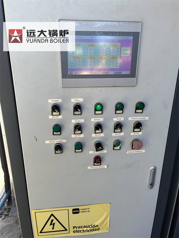 Caldera de Agua Caliente Industrial Biomasa Madera 2800 kW para Fabricación de Palets en Chile